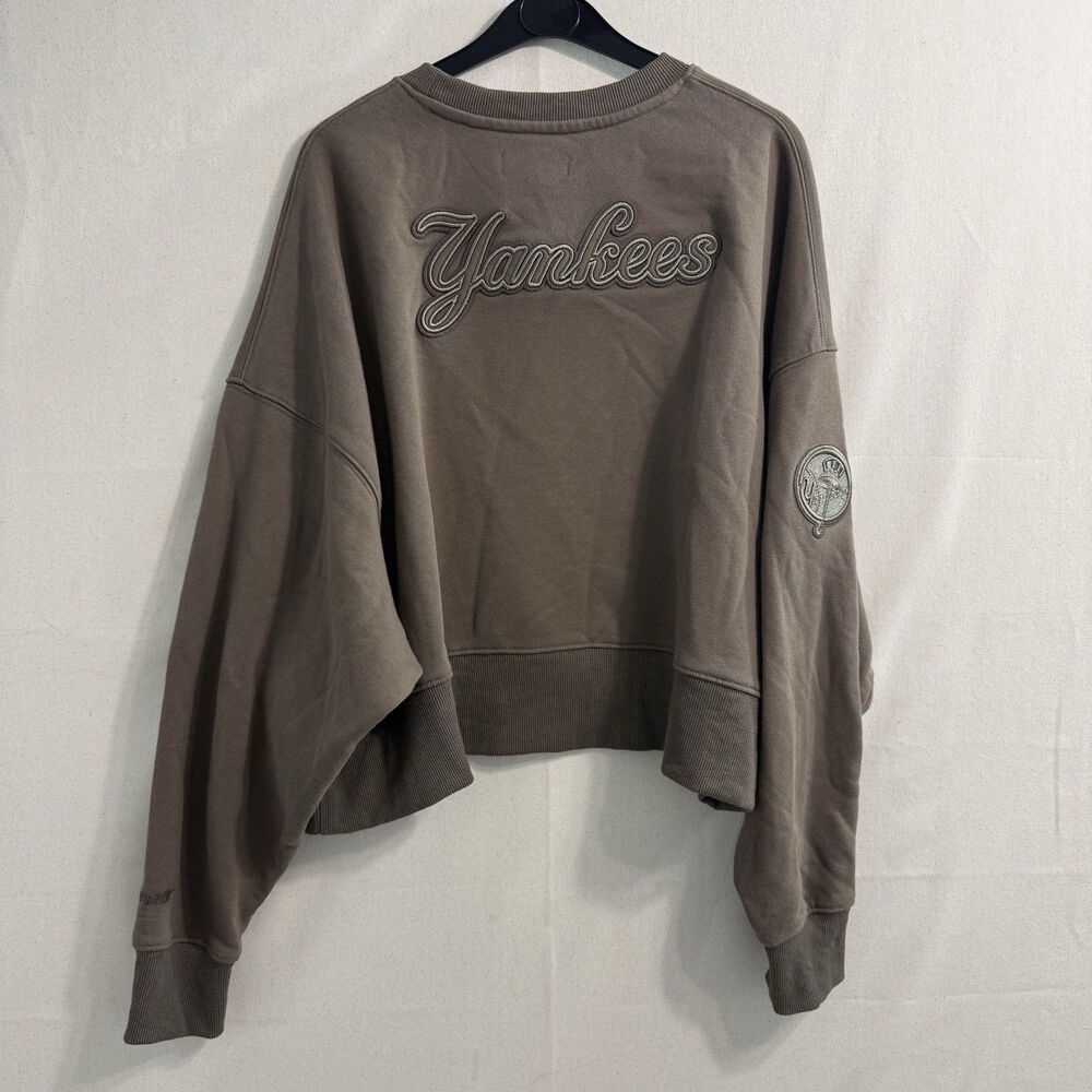 Women's New York Yankees Pro Standard Brown Fleece Pullover Sweatshirt Size M